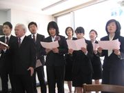 歓迎昼食会にて賛美