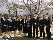 桜の前にて